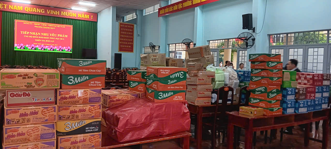 Phường Thành Nhất tiếp nhận hàng hóa cứu trợ hỗ trợ Nhân dân  bị ảnh hưởng bởi thiên tai tại Đắk Lắk